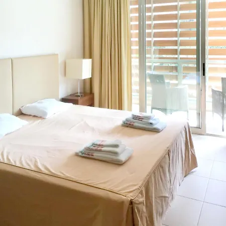 2 Bedrooms At 500 M Away From The Beach With Shared Pool Furnished Balcony And Wifi * Албуфейра