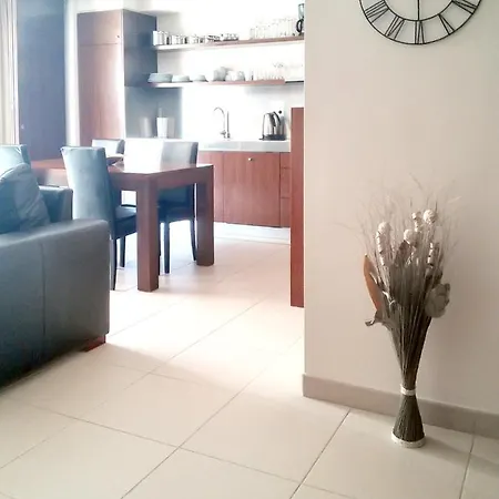 2 Bedrooms At 500 M Away From The Beach With Shared Pool Furnished Balcony And Wifi Apartman *